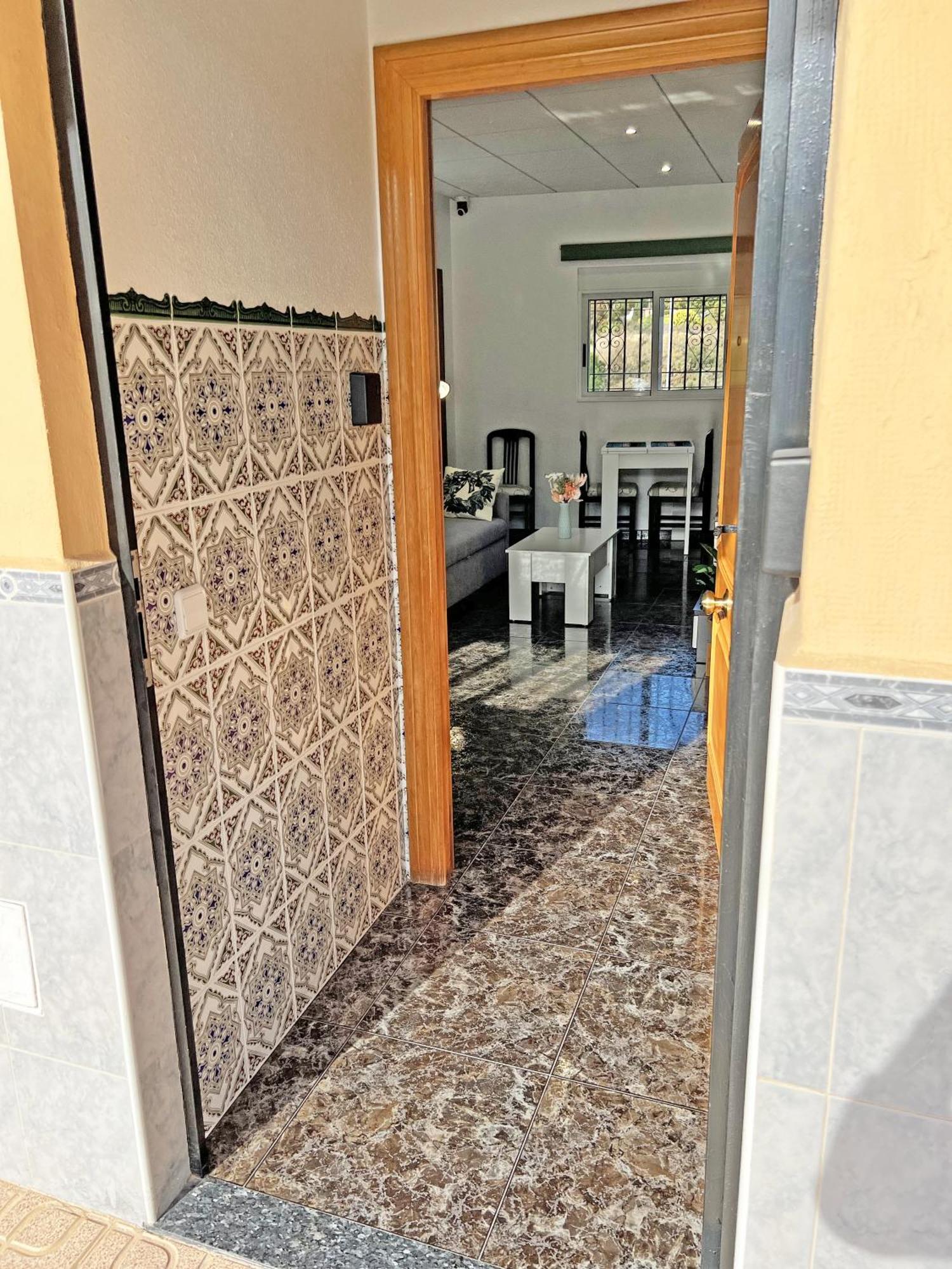 A 100 Metros De La Playa. Parking Gratuito Privado * Alacant