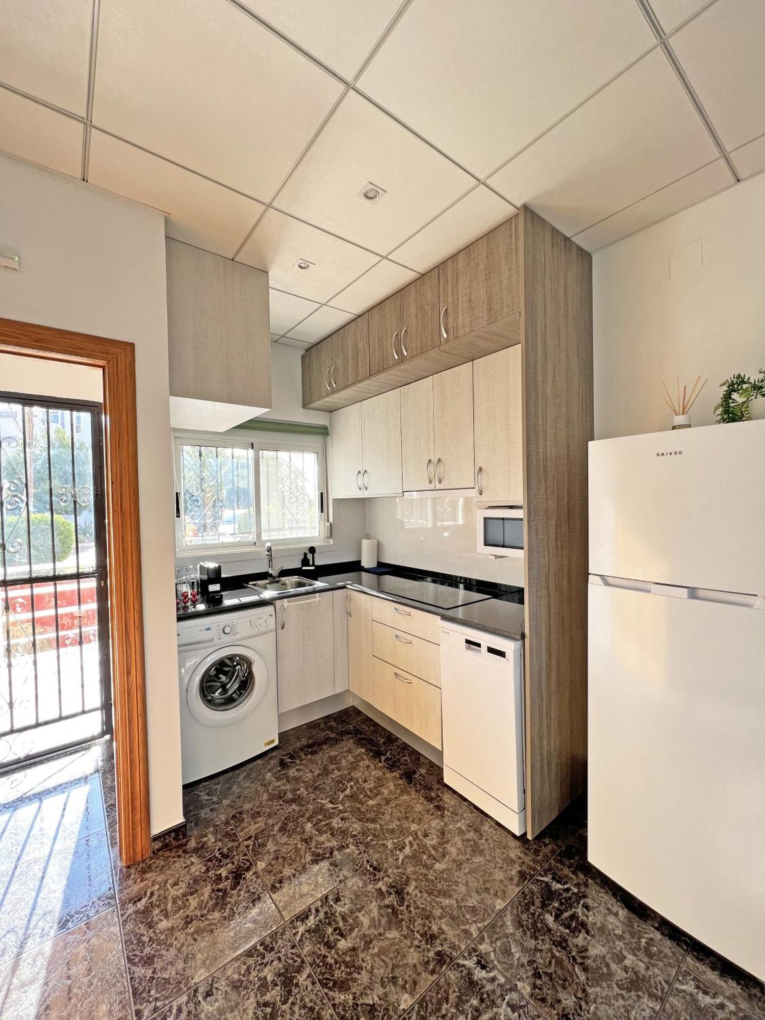 Apartamento A 100 Metros De La Playa. Parking Gratuito Privado Alicante