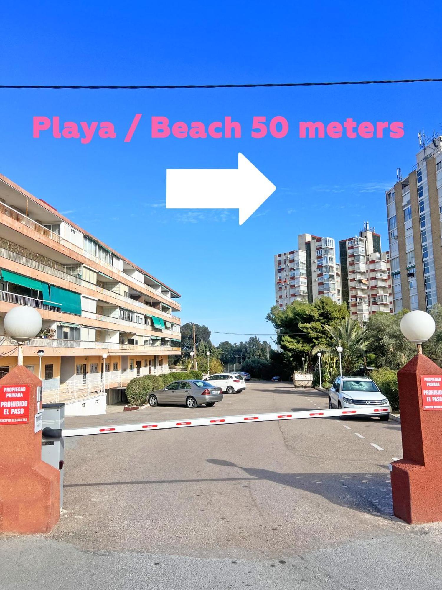 A 100 Metros De La Playa. Parking Gratuito Privado Apartamento *